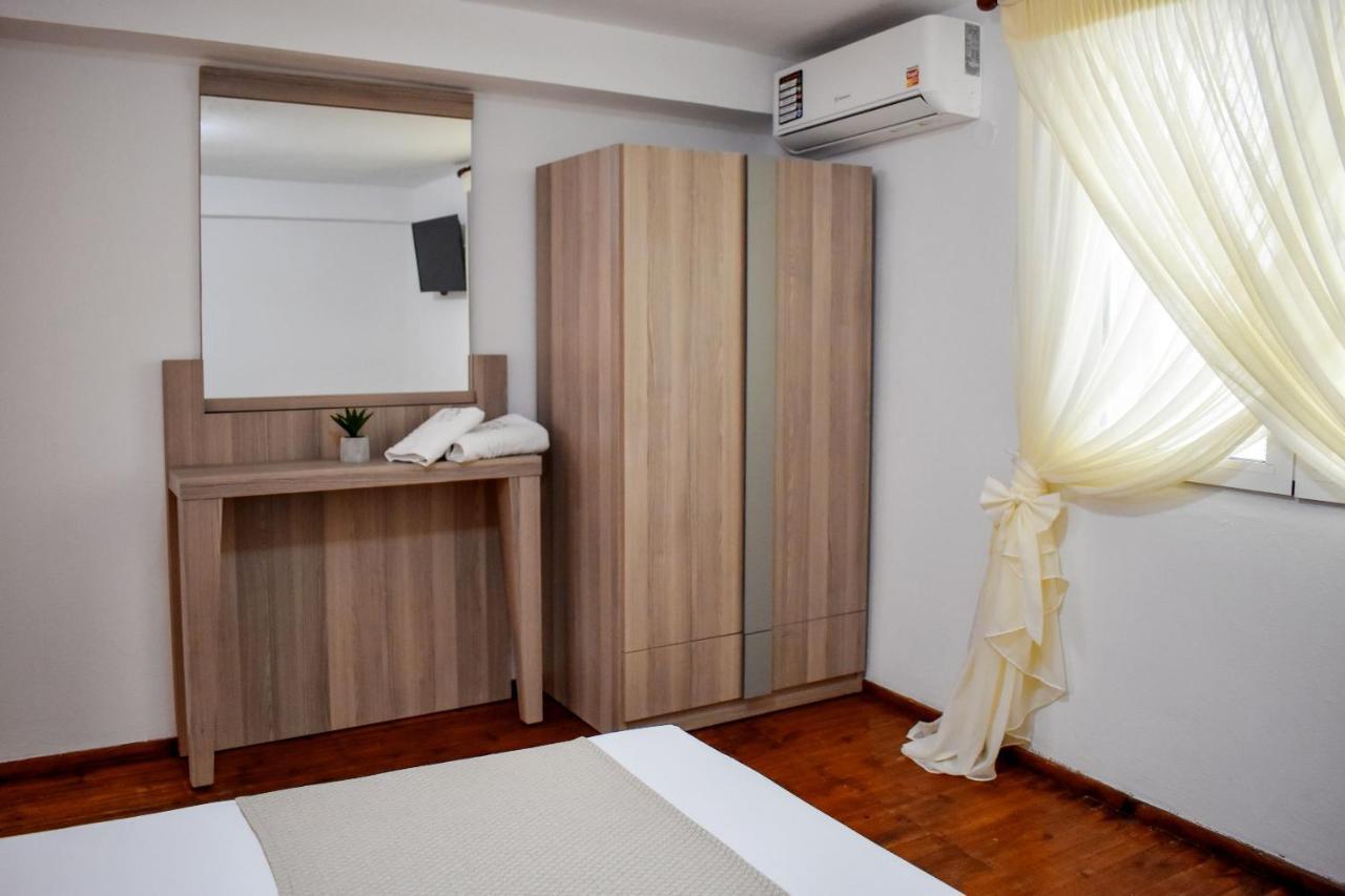 La Maison Plakes 3 Bdr Apt Skiathos stad Exteriör bild