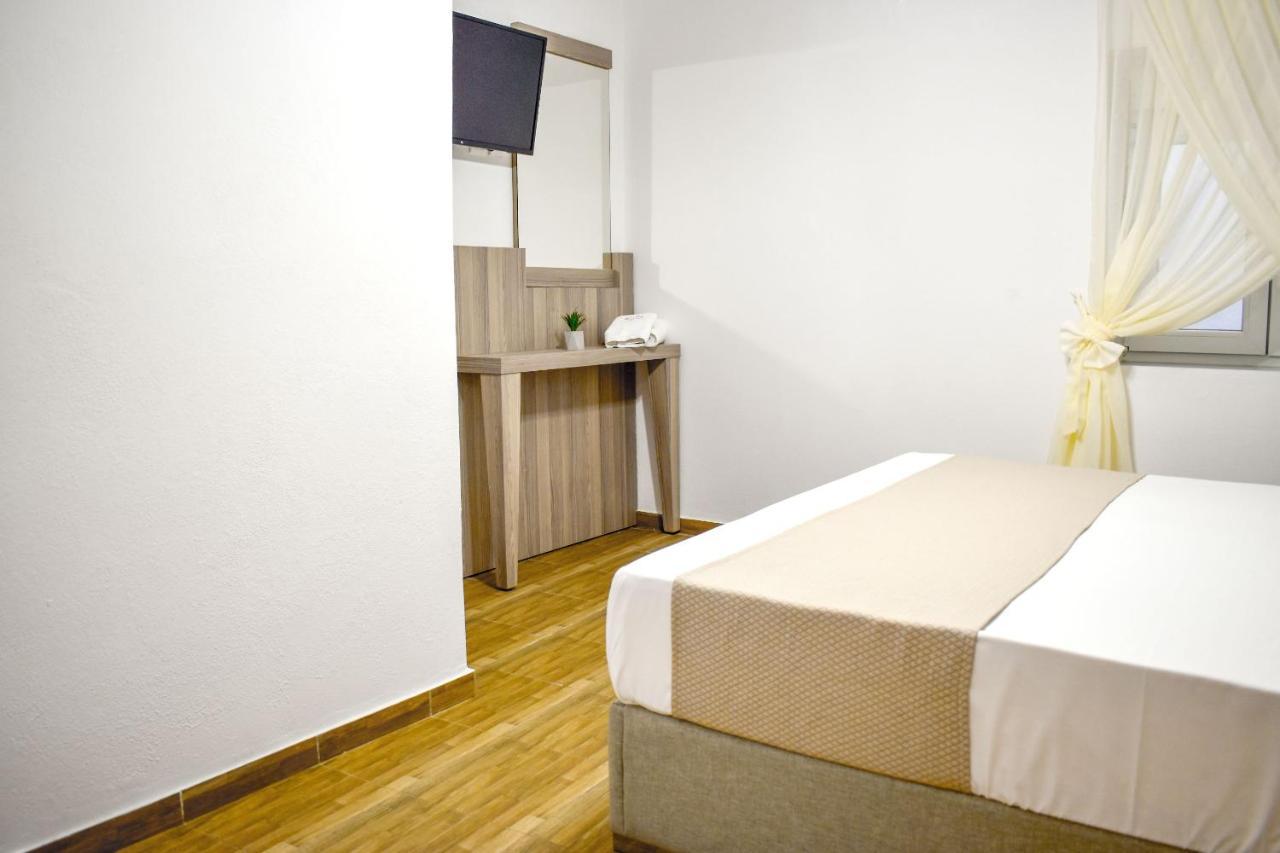 La Maison Plakes 3 Bdr Apt Skiathos stad Exteriör bild